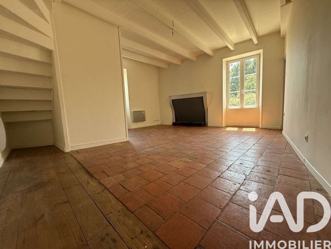 Maison 61 m² à Chef-Boutonne  - photo 4