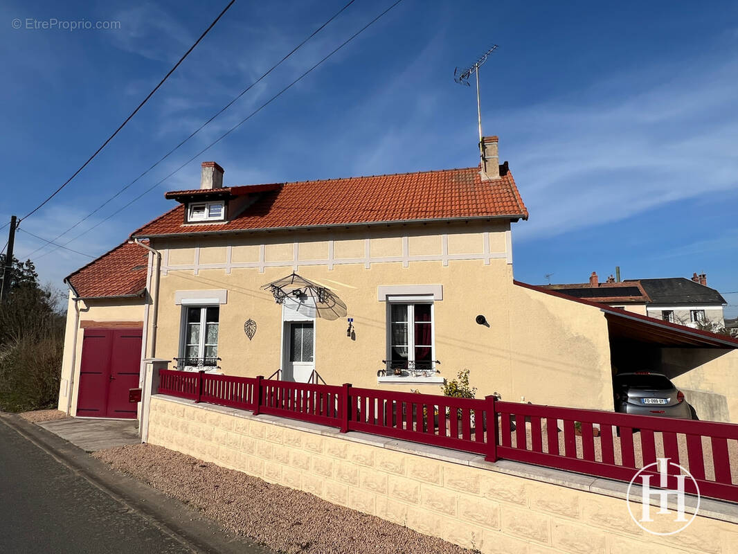 Maison à VALLON-EN-SULLY