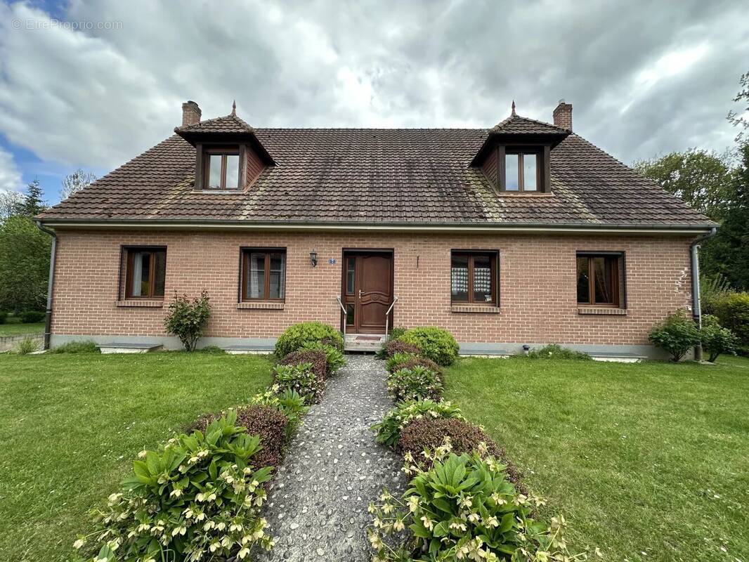Maison à HANGARD