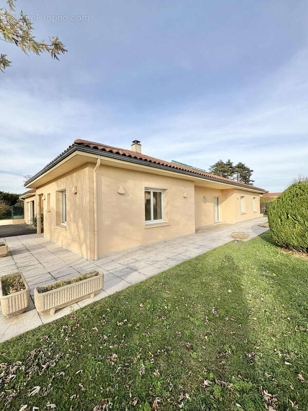 Maison à MOZAC