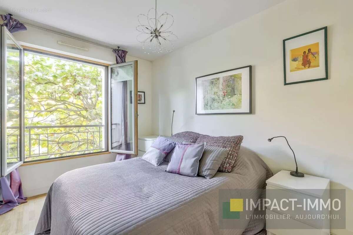 Appartement à LA GARENNE-COLOMBES