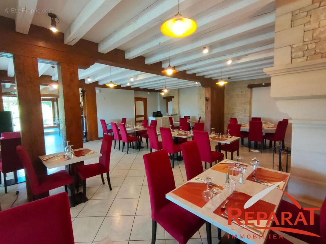 Salle de restaurant - Appartement à SAINT-RABIER