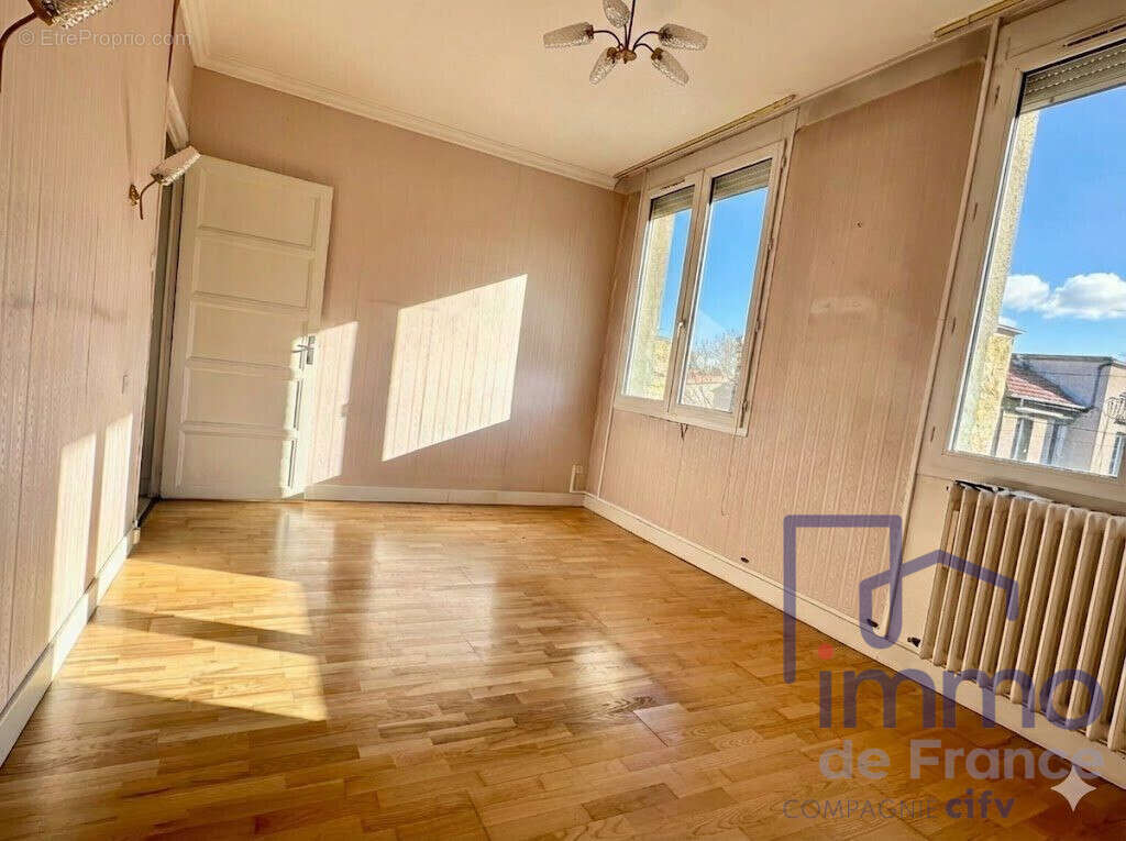 Maison à SAINT-GENEST-LERPT