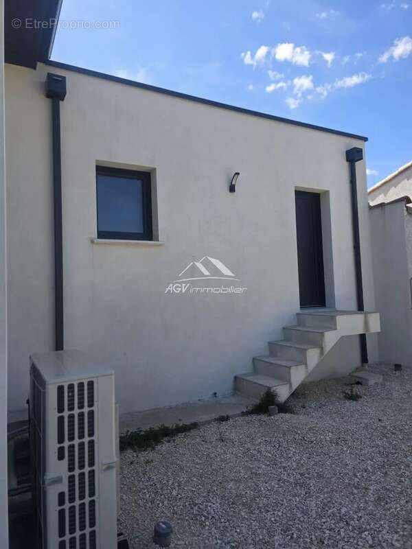 Maison à SAINT-JULIEN-LES-ROSIERS