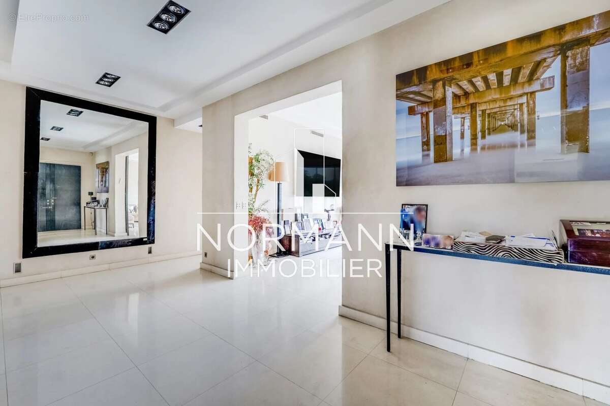 Appartement à NEUILLY-SUR-SEINE