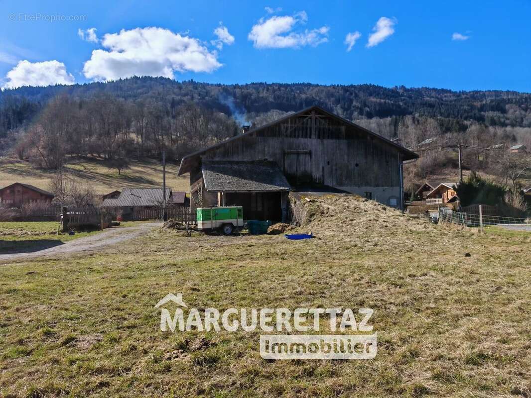 Maison à LA RIVIERE-ENVERSE