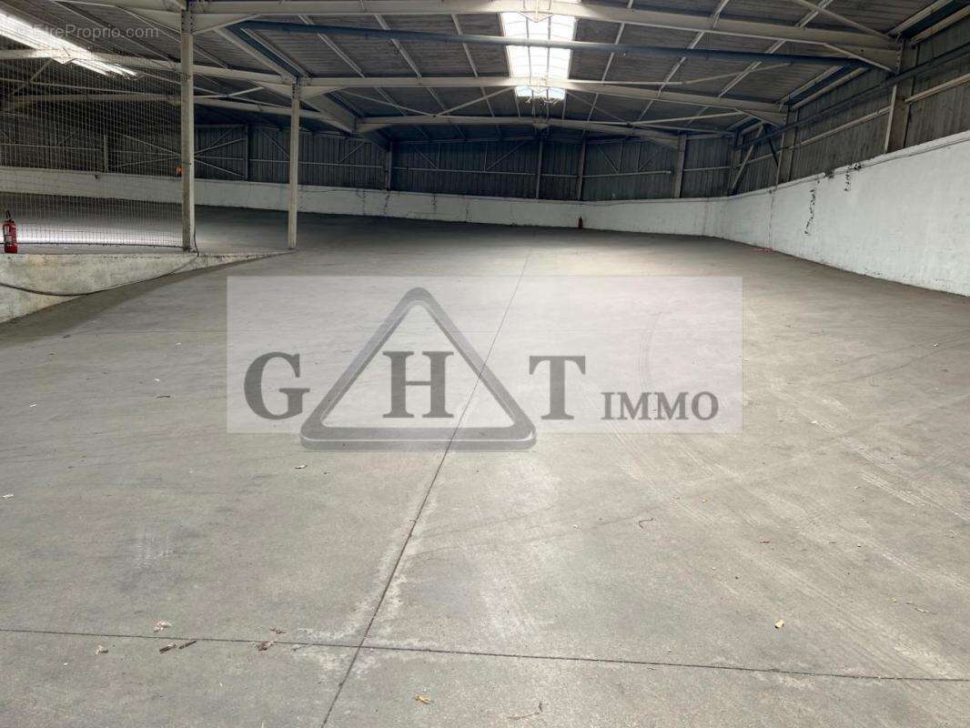 Commerce à LA VILLE-DU-BOIS