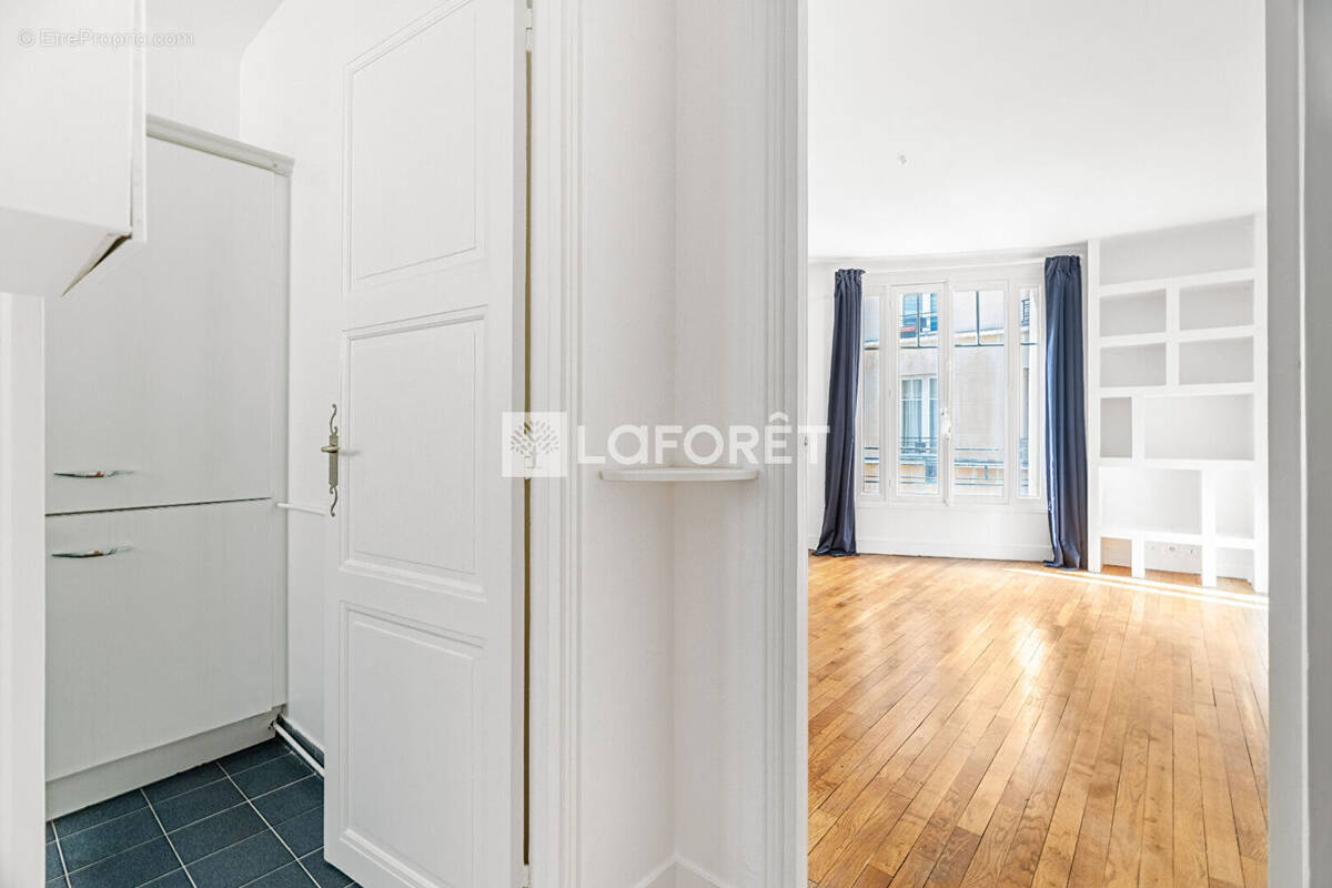 Appartement à PARIS-16E