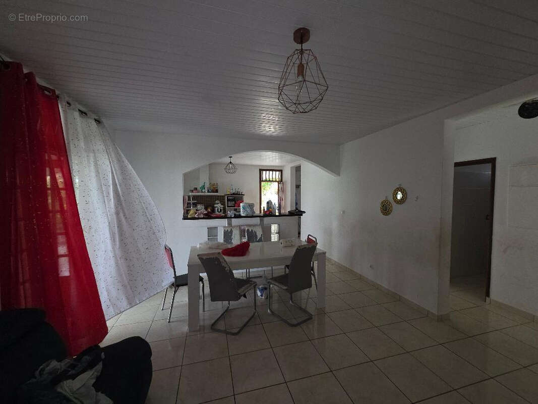 Maison à REMIRE-MONTJOLY