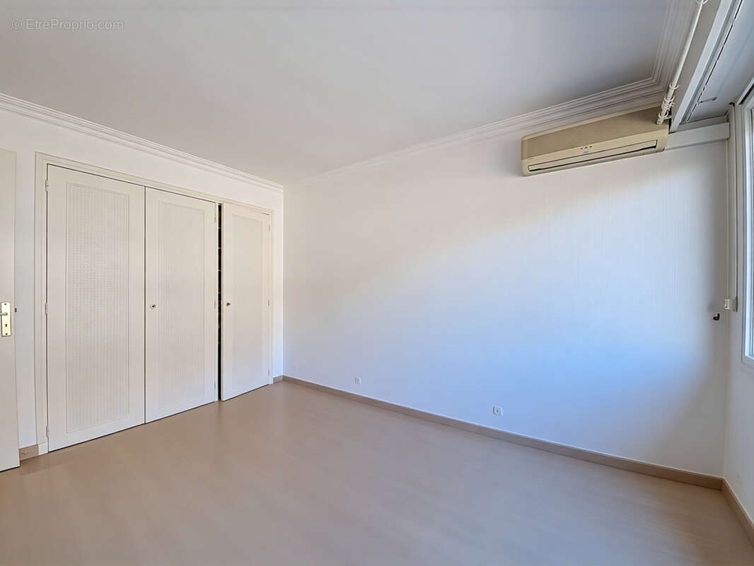 Appartement 3 pieces - vence - centre ville - photo 5