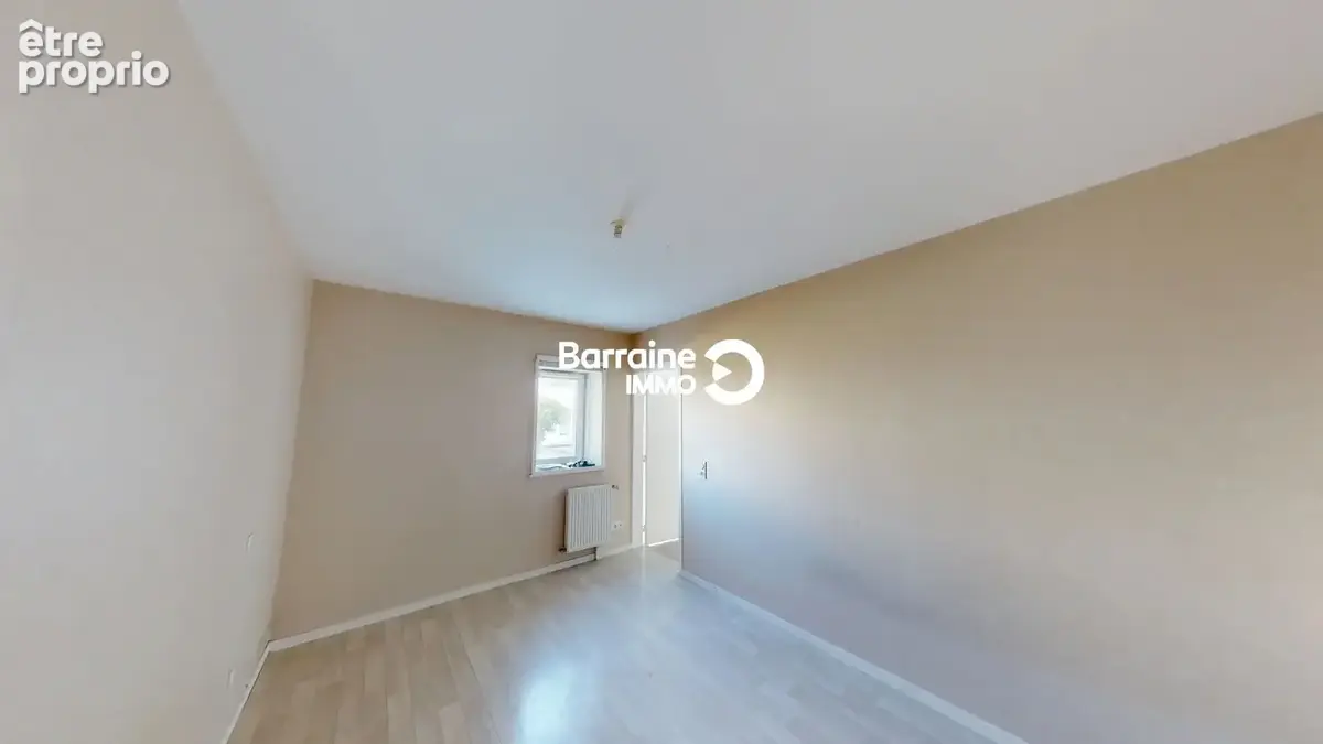 A vendre - lorient  centre ville - appartement recent de type 3 de 55m² avec balcon et garage - photo 12