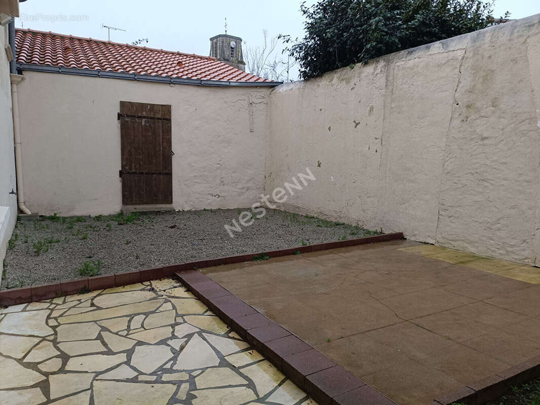 Maison en pierre familiale à vendre dans le bourg de commune de la Chaussaire - photo 3