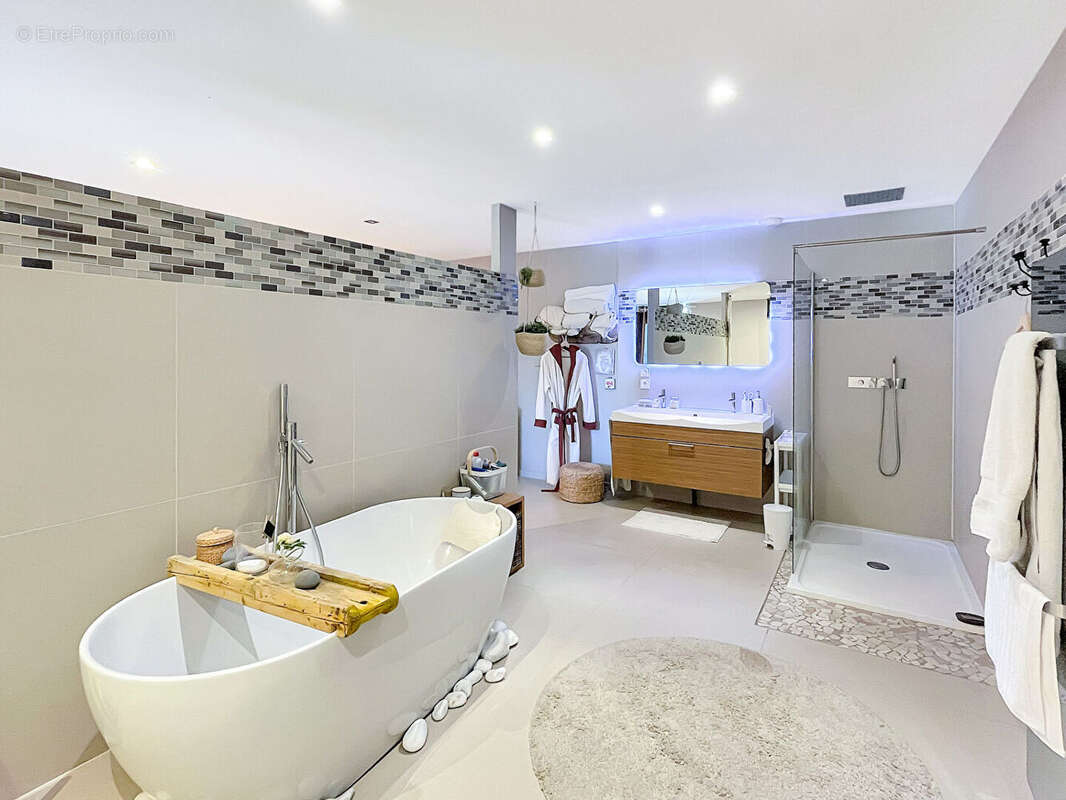 Appartement à SAINT-ANDEOL-LE-CHATEAU