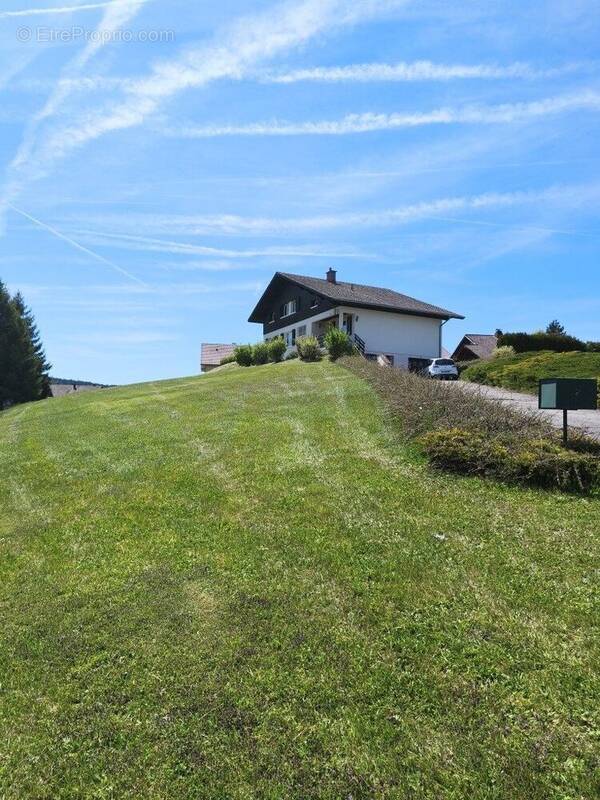 Maison à VAUX-ET-CHANTEGRUE