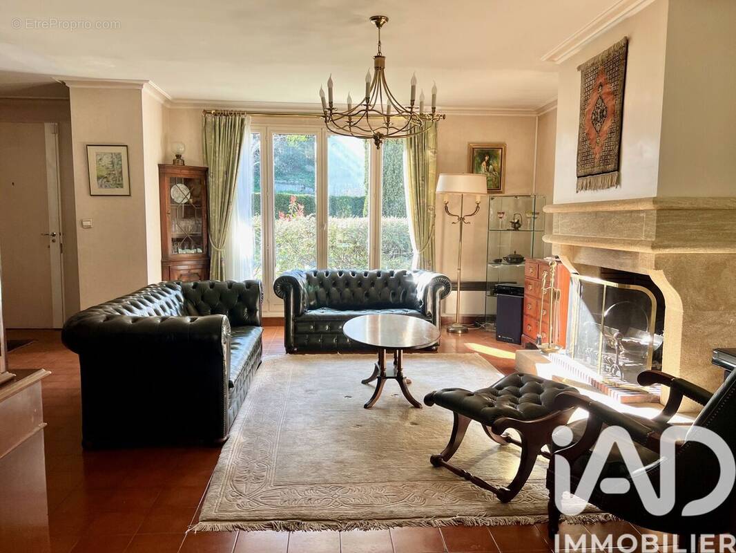 Photo 1 - Maison à LE MESNIL-LE-ROI