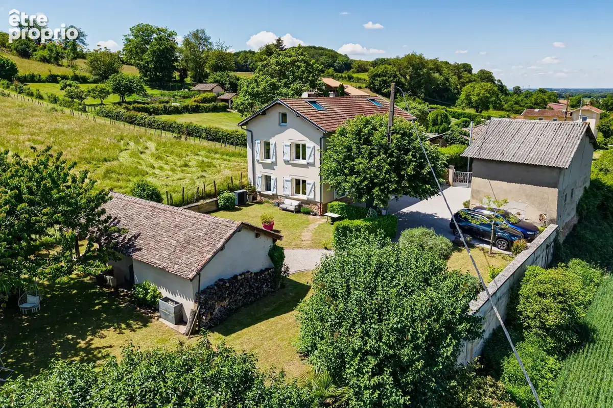 Ancienne ferme rénovée de 186 m2 (152 m2 Carrez) - Chozeau - photo 23