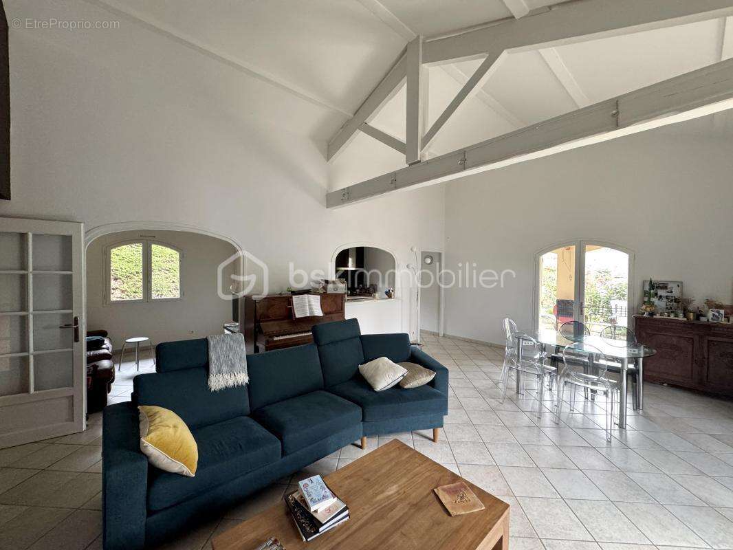 Maison à SALAISE-SUR-SANNE