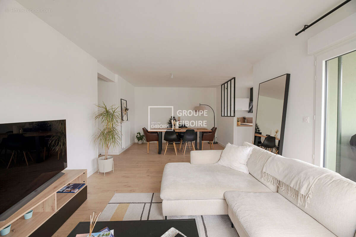 Appartement à VEZIN-LE-COQUET