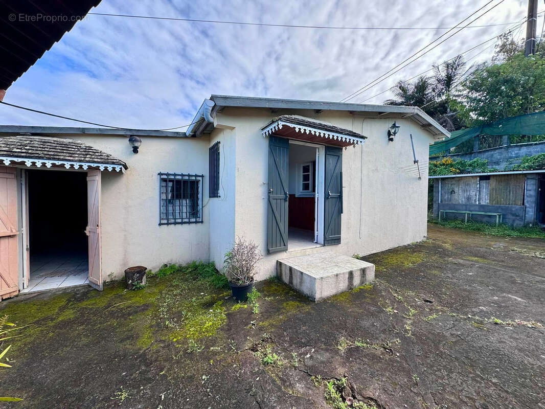 Villa f4 de 84m2 sur terrain de 324m2  sur pont d'yves - photo 2