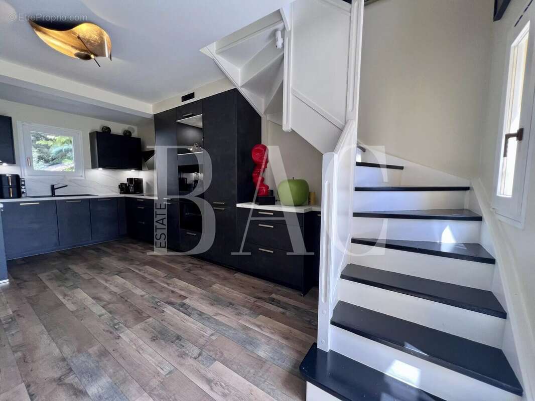 Charmante maison rénovée avec jardin, terrasse et piscine en résidence – Cannes La Bocca - photo 13