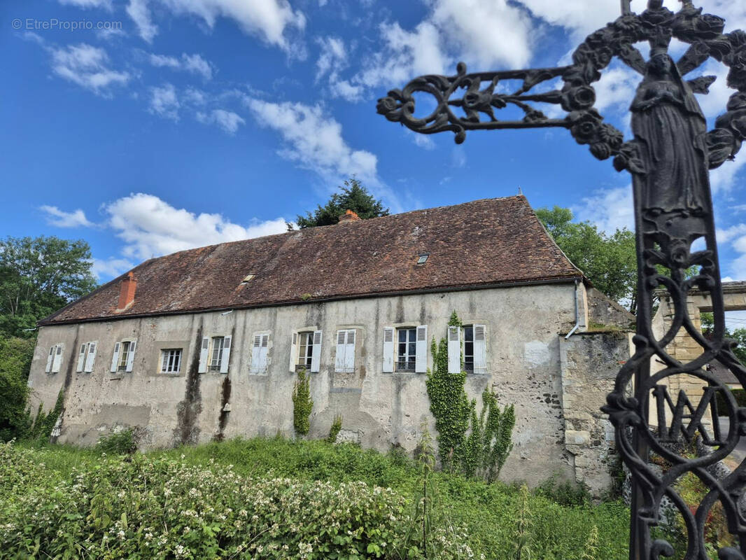 Maison à CREUZIER-LE-NEUF