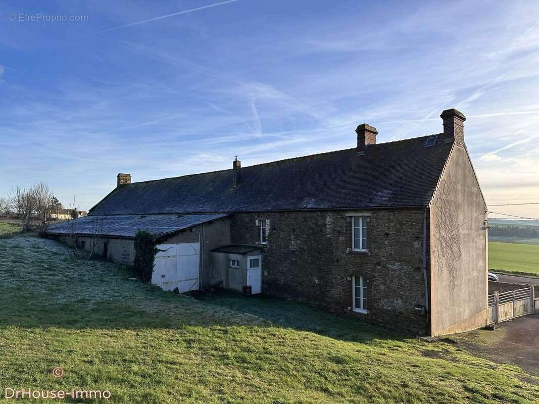 Maison à CROISILLES