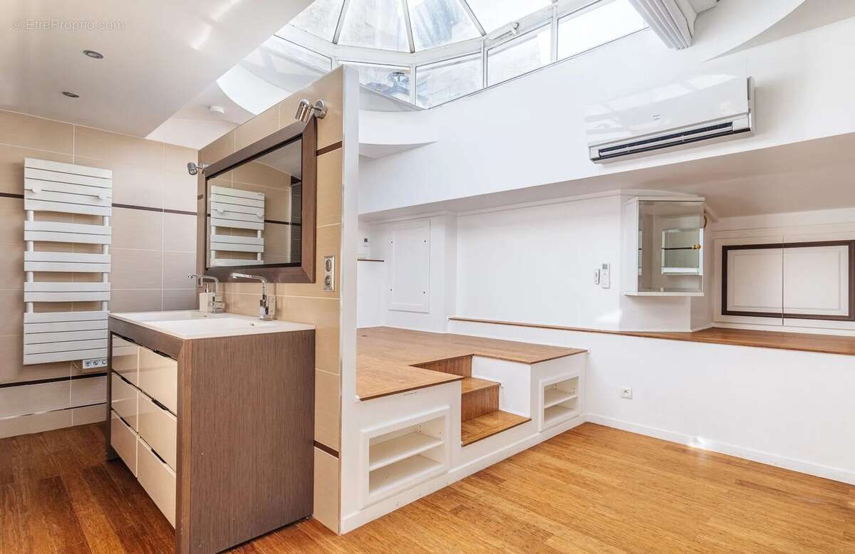 Appartement à PARIS-8E