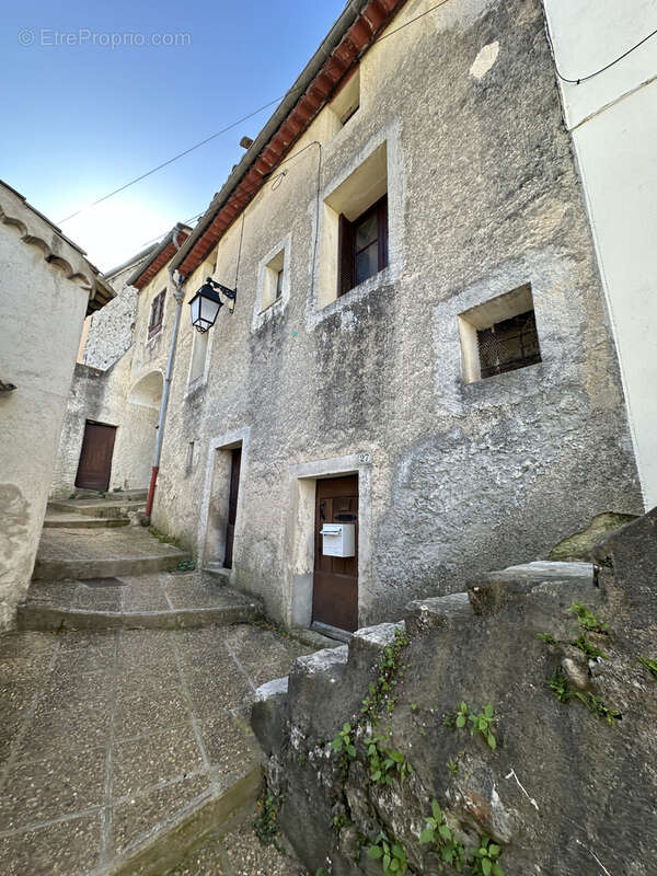 Maison à CASTAGNIERS