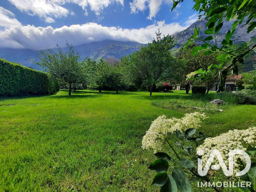 Terrain 770 m² à Saint-Paul-De-Varces  - photo 3
