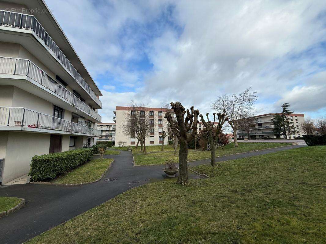 Appartement à VAUJOURS