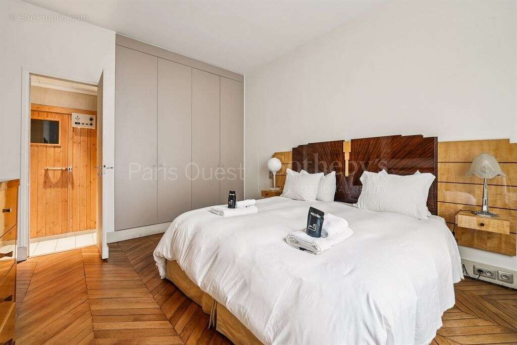 Appartement à PARIS-16E
