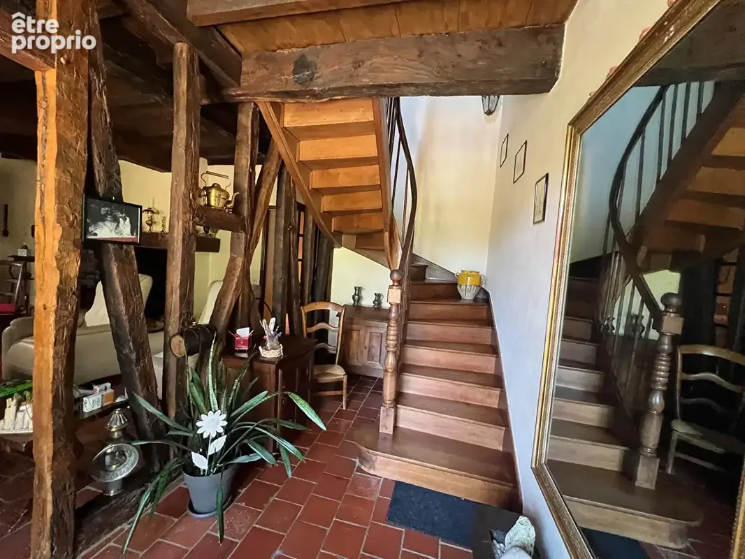 AU COEUR d 'une ville tous commerces Belle Maison de caractère . - photo 7