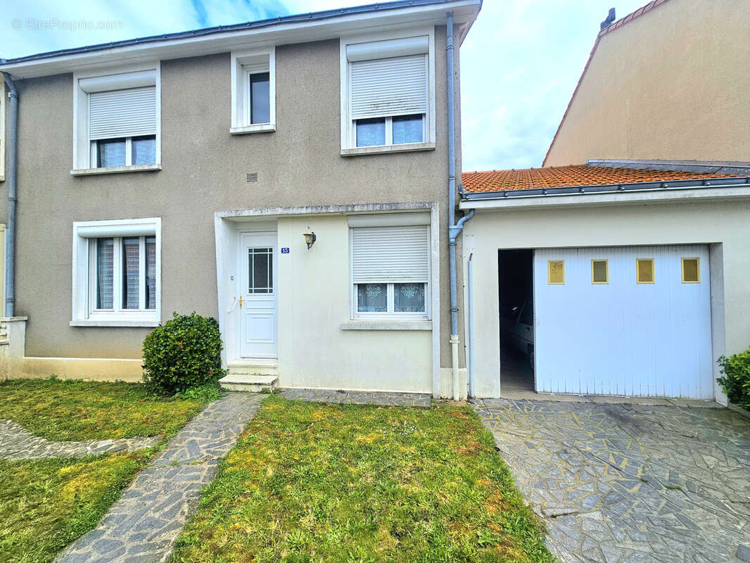 Maison 113 m² à Le Longeron  - photo 18