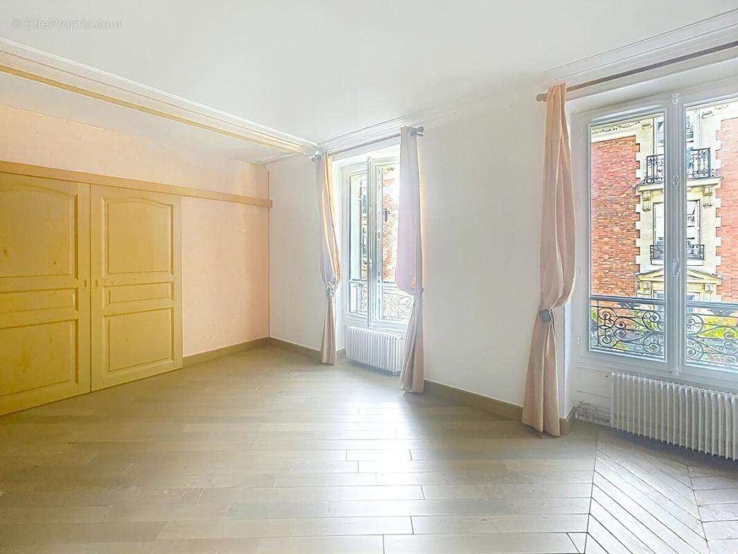 Appartement - Paris 17 Batignolles - 77m² - photo 2