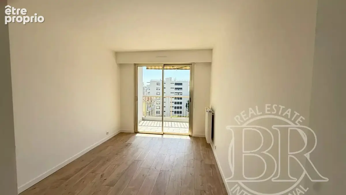 Cannes  a vendre a deux pas de Martinez appartement type 3 avec deux terrasses - photo 4