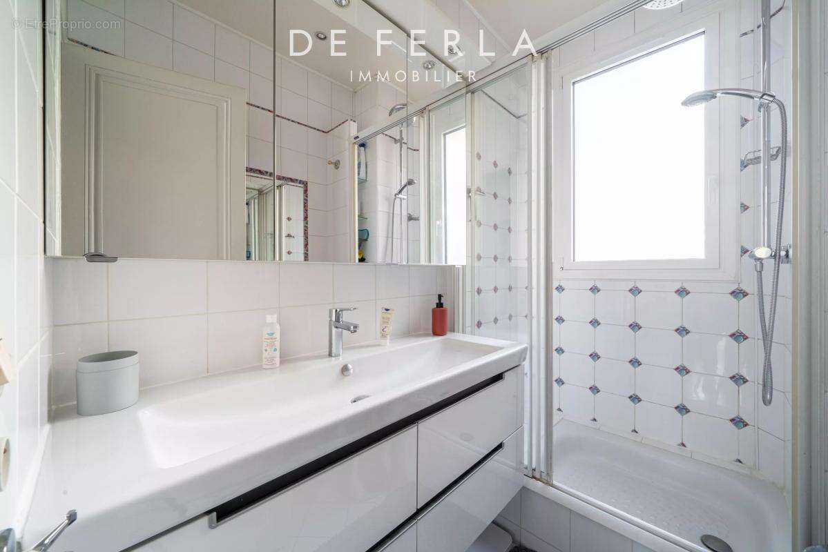 Appartement à PARIS-15E