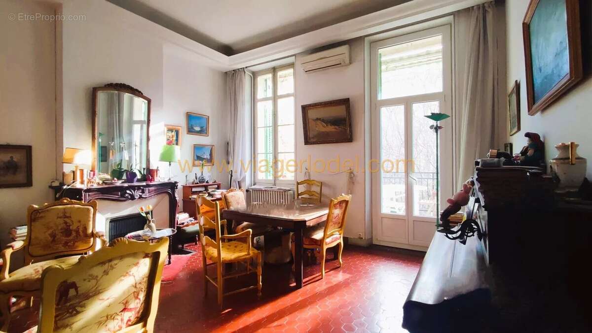 Appartement à MARSEILLE-1E