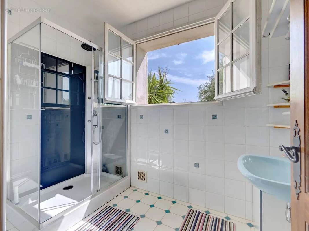 CONTES Maison avec piscine, garage et fort potentiel locatif – calme absolu proche Castellar - photo 24
