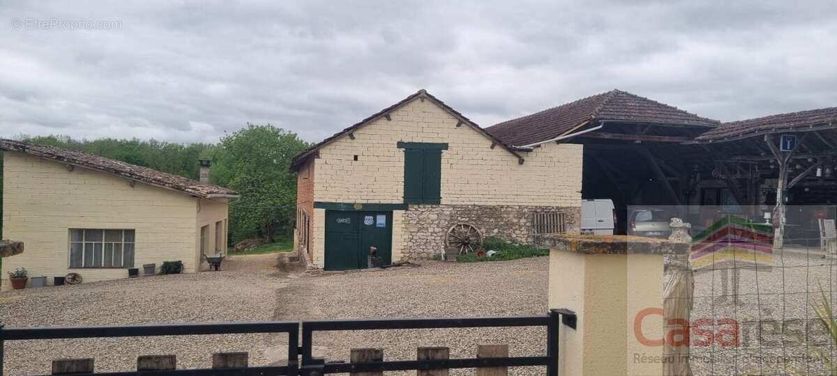 Maison à CASTELNAU-MONTRATIER