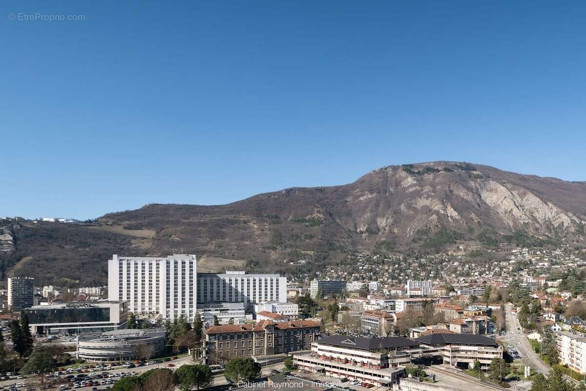 Appartement à LA TRONCHE