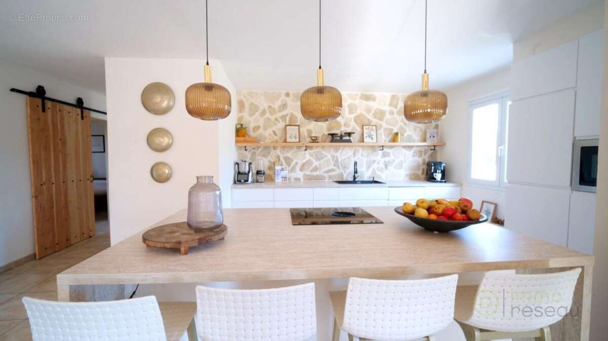 Maison 216 m² à Plaissan  - photo 12