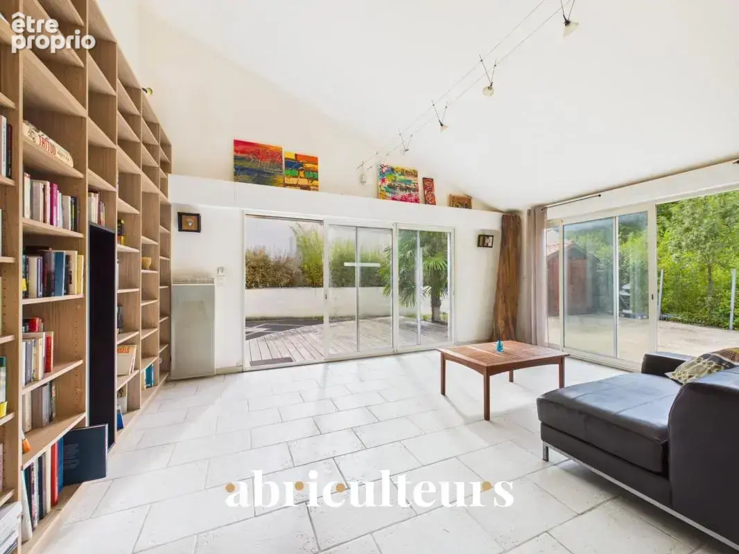 Maison de plain-pied de 140 m² - 4 chambres -5 parking - Saint-Jean-de-Boiseau (44640) - photo 8