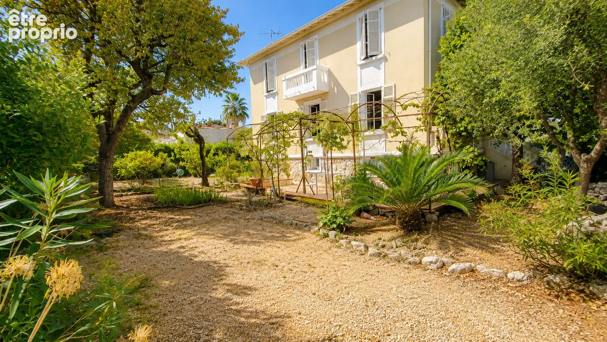MAISON-APPARTEMENT - LAVAL / AV. DES FLEURS - 96 m² - Jardin 214 m² - Esprit maison de caractère - photo 13