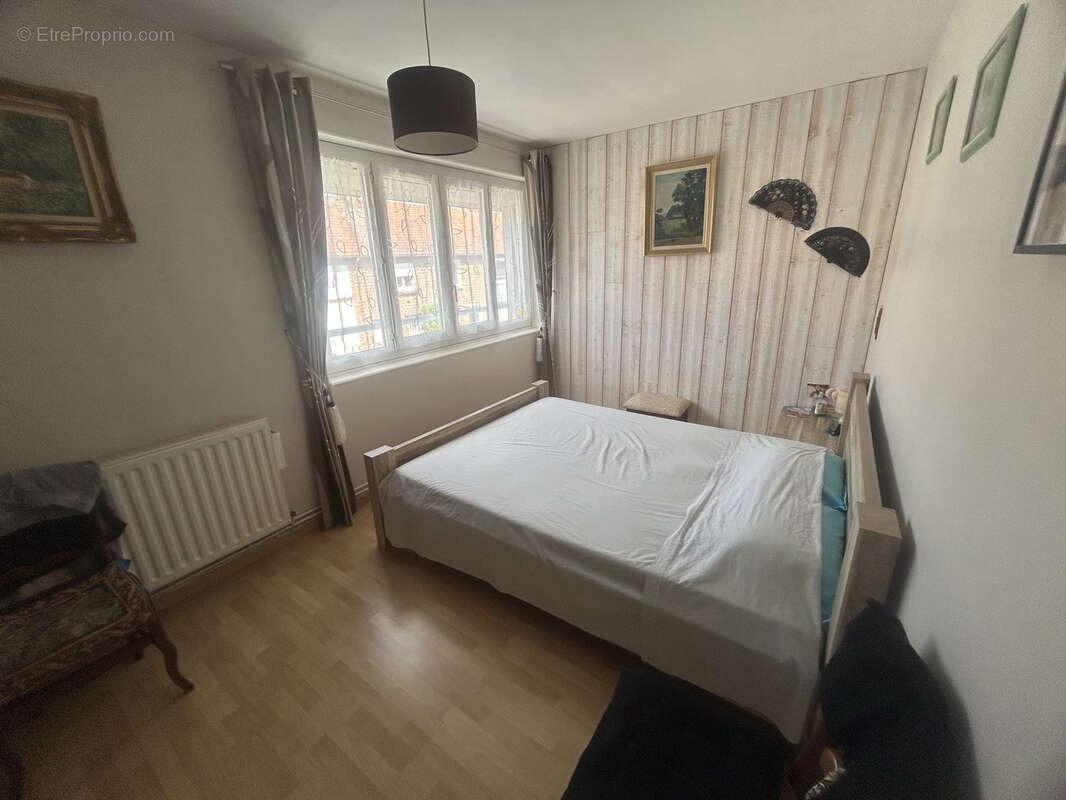 Semi individuelle rénovée développant 92,22m2 et bâtie sur 330m2. - photo 7