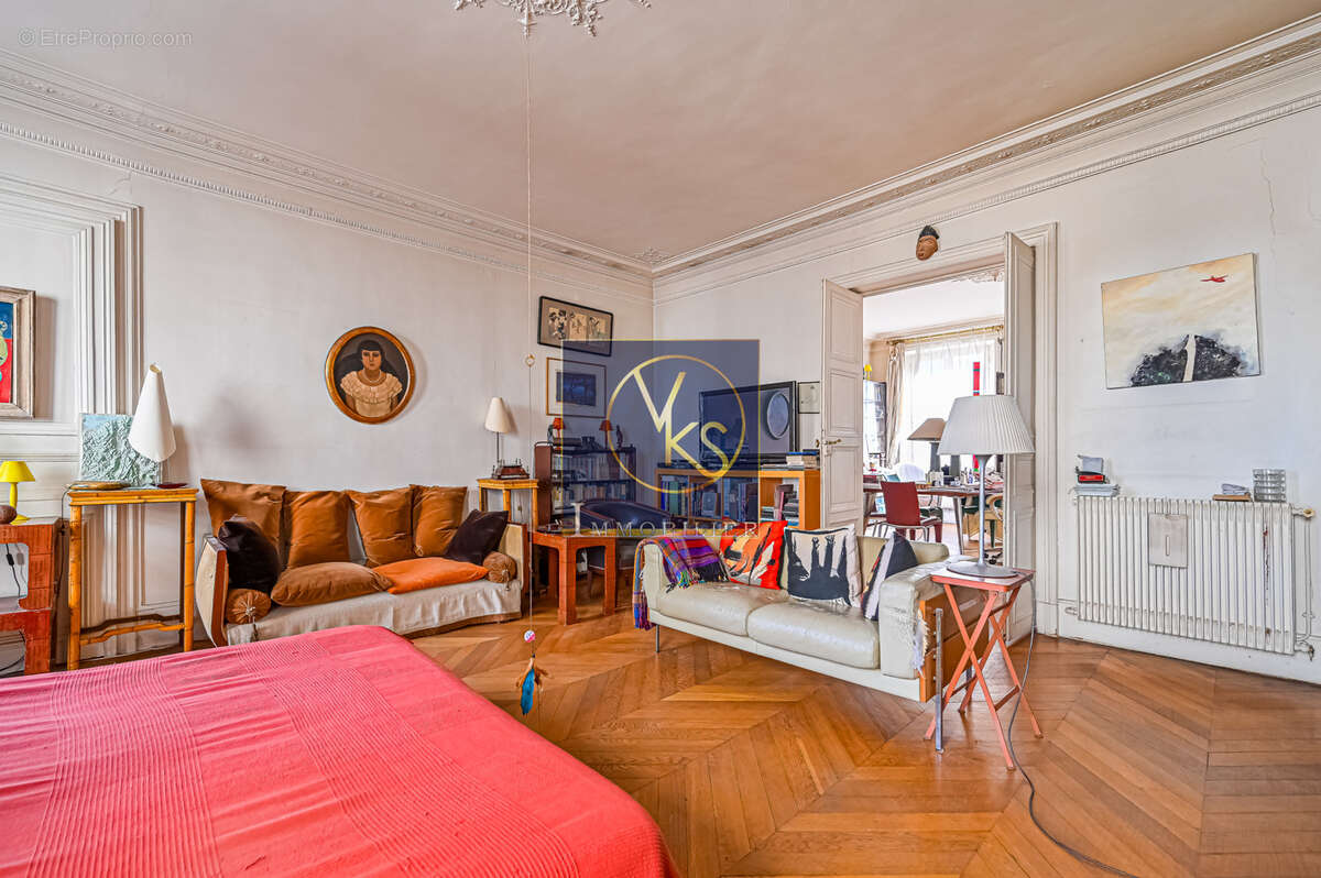 Appartement à PARIS-1E