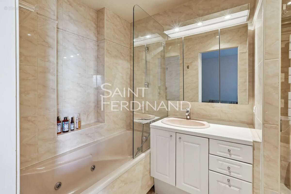 Appartement à NEUILLY-SUR-SEINE
