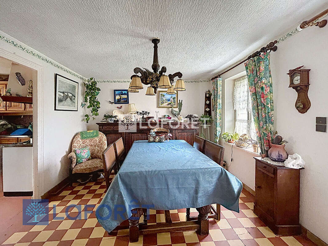 Maison à CHAISE-DIEU-DU-THEIL