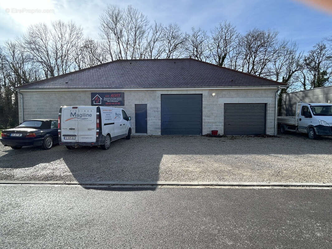 facade  - Commerce à VAUDES