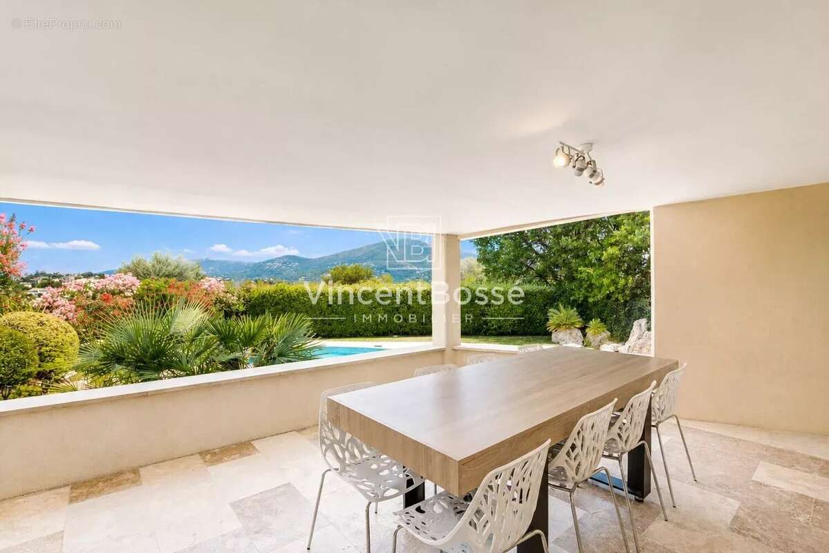 NICE – Saint-Roman de Bellet  Villa rénovée de 202 m² avec appartement indépendant, piscine chauffée et terrain de 1 700 m² - photo 4