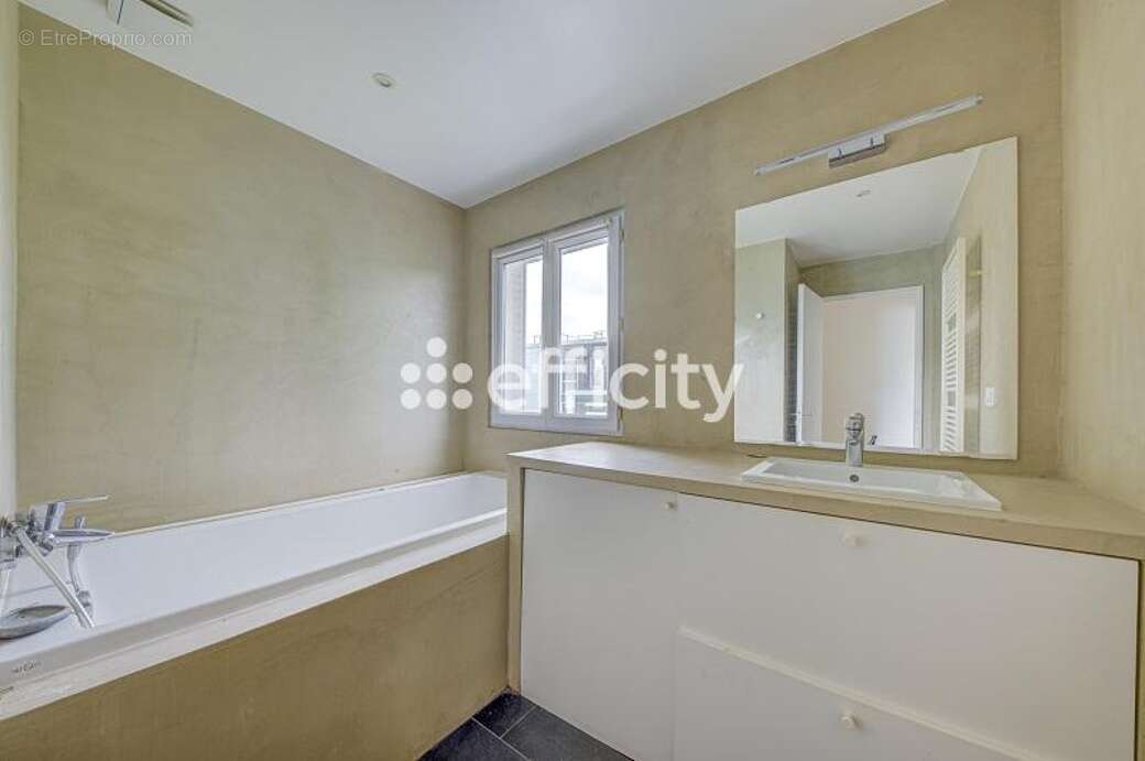 Appartement à ISSY-LES-MOULINEAUX